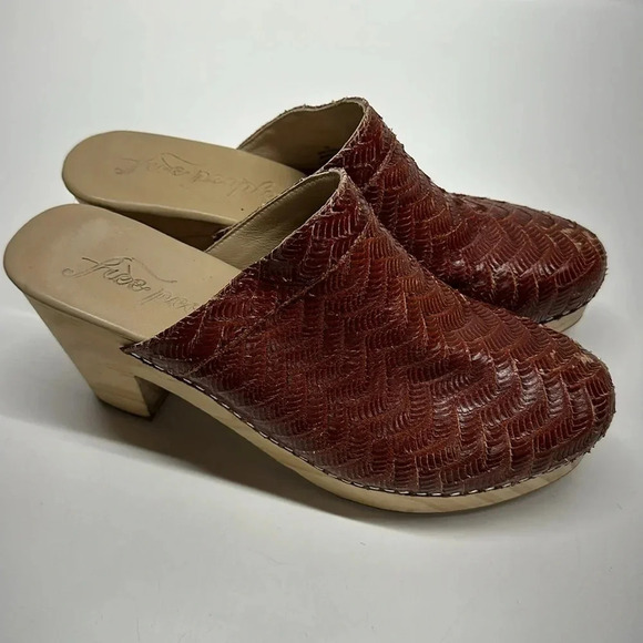 Free People Hillary Clog Leather Wooden Heeled Mule Shoes High Heels Size 40 10 - Picture 2 of 12